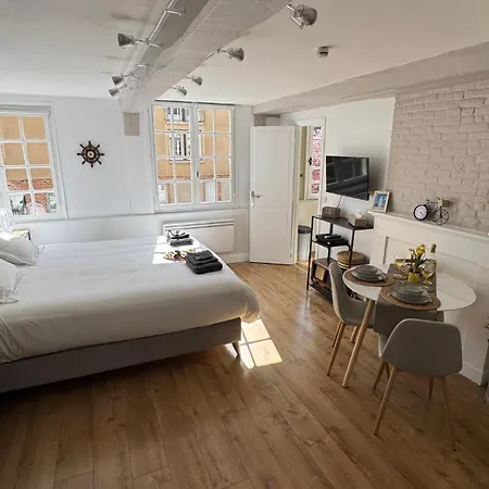 Centre Historique - 3 Etoiles アパート *